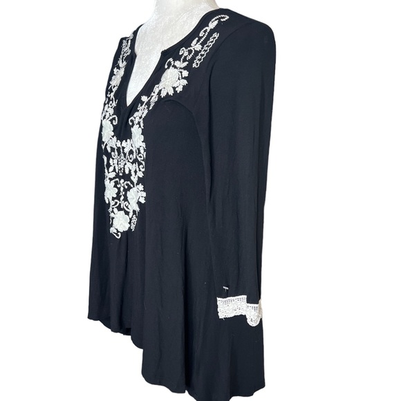 CAITE Embroidered Black 3/4 Sleeve Hem size S Hi Low - Picture 4 of 8